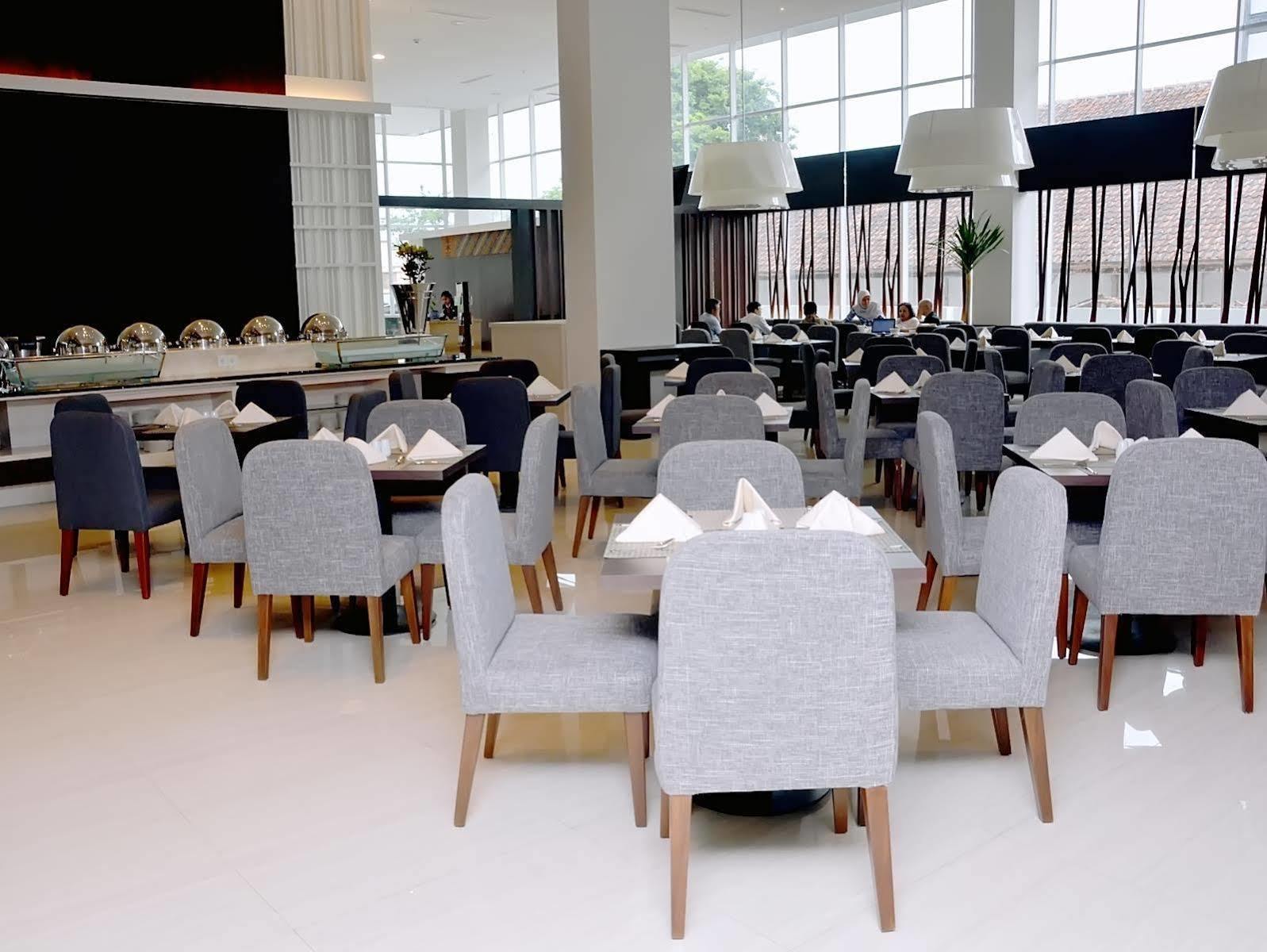 Hotel Santika Pekalongan Ngoại thất bức ảnh